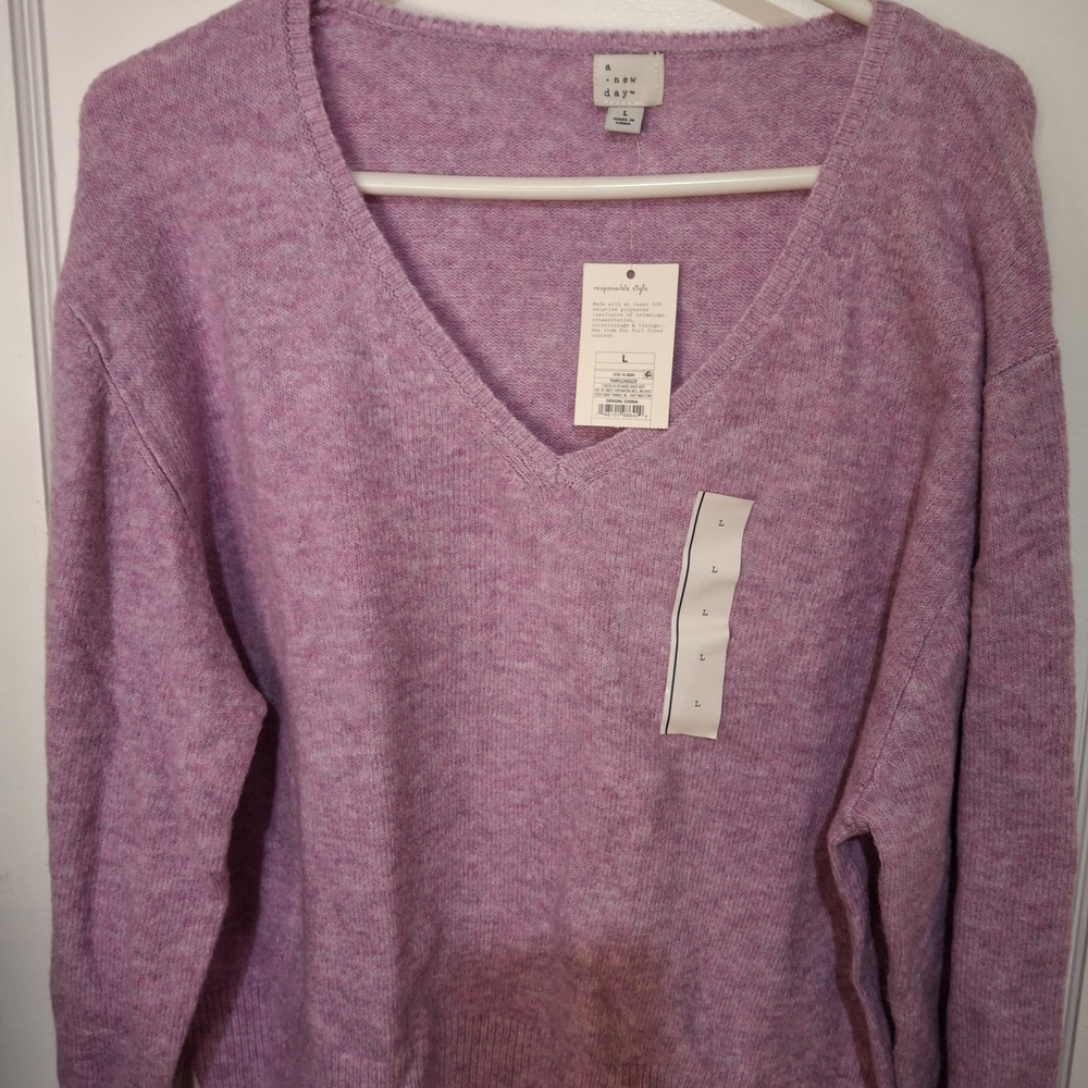 Women's V-Neck Sweater - Lavender